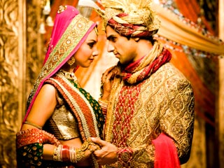 जानें राशियां कैसे प्रभावित करती हैं आपका वैवाहिक जीवन? 